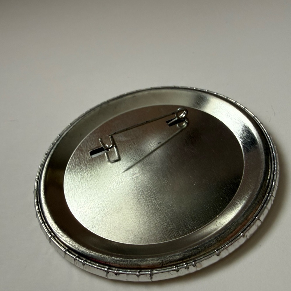 Vintage Disney Lot 35 Years of Magic Disneyland - Holographic Pin Button & more - Picture 8 of 10